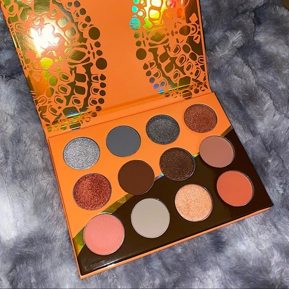 Juvia's Place Nubian 3 Coral - Lightly Swatched - Picture 1 of 2